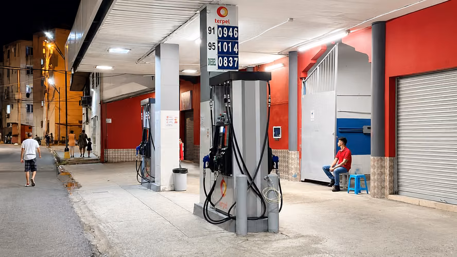 Estación de Combustible con Edificio Comercial y Taller en Venta | Negocio Operando | $2,895,000
