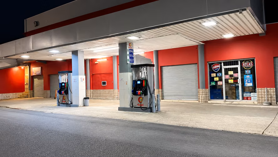 Estación de Combustible con Edificio Comercial y Taller en Venta | Negocio Operando | $2,895,000