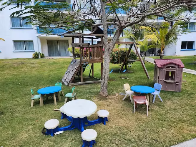 Apartamento Frente al Mar con ROI Comprobado del 10% | Remodelado con Acceso Directo a la Playa