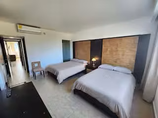 Apartamento Frente al Mar con ROI Comprobado del 10% | Remodelado con Acceso Directo a la Playa