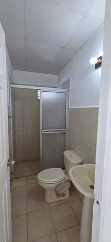 SE ALQUILA CASA EN RESIDENCIAL LAGO EMPERADOR