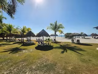 En Buenaventura- Elegante Casa frente al Lago y Campos de Golf