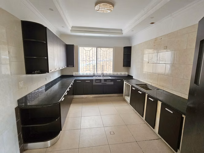 Venta de Casa Unifamiliar en Altos del Country 300. Haga una oferta