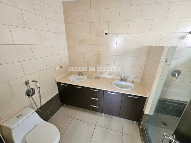 Venta de Casa Unifamiliar en Altos del Country 300. Haga una oferta