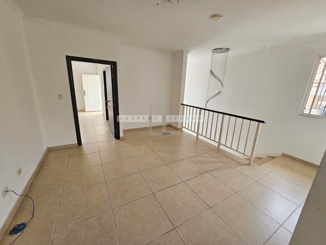 Venta de Casa Unifamiliar en Altos del Country 300. Haga una oferta