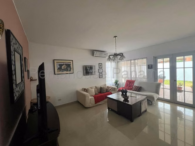Venta de Amplia Casa en Costa del Este 26*6913Mfk - Imagen 2
