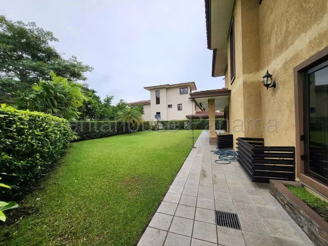 LIVE NOW! IN CLAYTON FOR SALE FURNISHED EMBASSY CLUB ESM