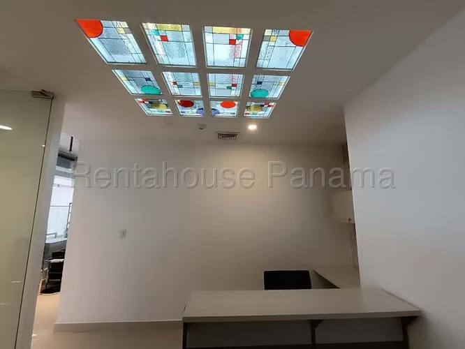 VENTA DE CONSULTORIO EN OBARRIO PH SORTIS BUSINESS RR