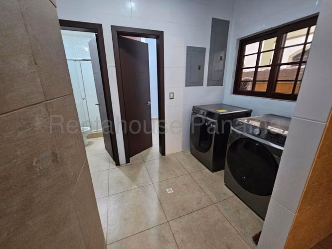 Alquiler de Casa en Costa Sur El Doral NS