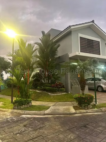 Alquiler de casa en Aventura Paseo del Norte Brisas del Golf 27SPCG183