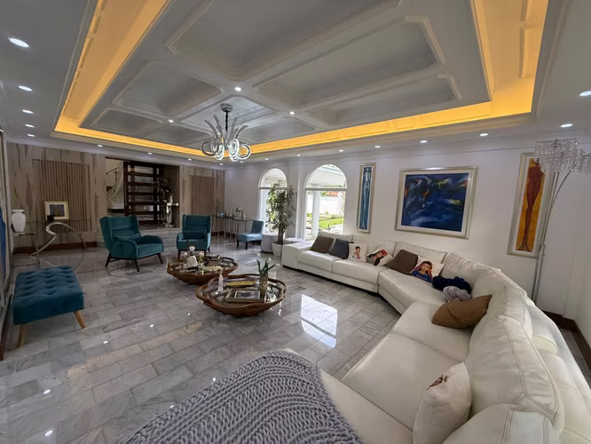 Alquiler y Venta – Mansión de Lujo en Altos del Golf