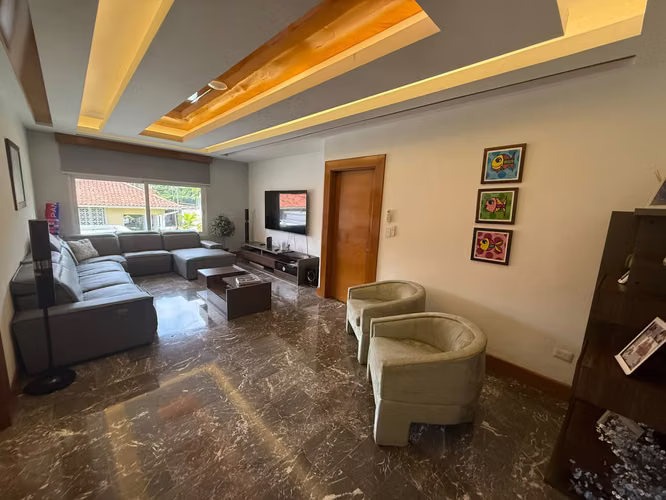 Alquiler y Venta – Mansión de Lujo en Altos del Golf