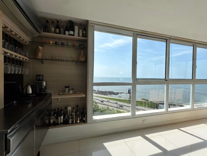 Precio de Oportunidad- Apartamento Frente al Mar en Coco del Mar | 416 m² Totalmente Remodelados