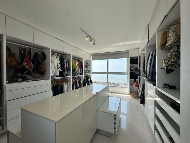 Precio de Oportunidad- Apartamento Frente al Mar en Coco del Mar | 416 m² Totalmente Remodelados