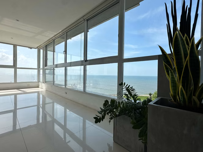 Precio de Oportunidad- Apartamento Frente al Mar en Coco del Mar | 416 m² Totalmente Remodelados