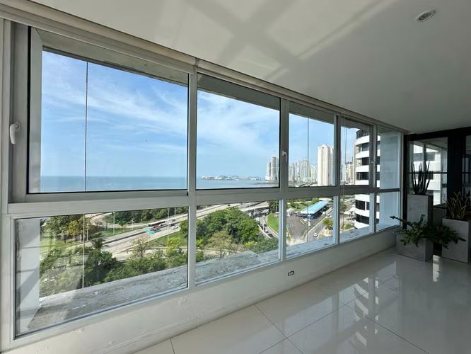 Precio de Oportunidad- Apartamento Frente al Mar en Coco del Mar | 416 m² Totalmente Remodelados