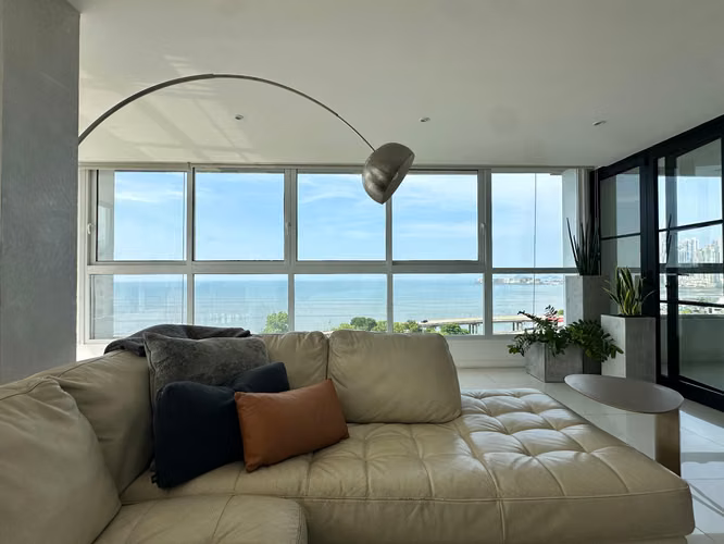 Precio de Oportunidad- Apartamento Frente al Mar en Coco del Mar | 416 m² Totalmente Remodelados