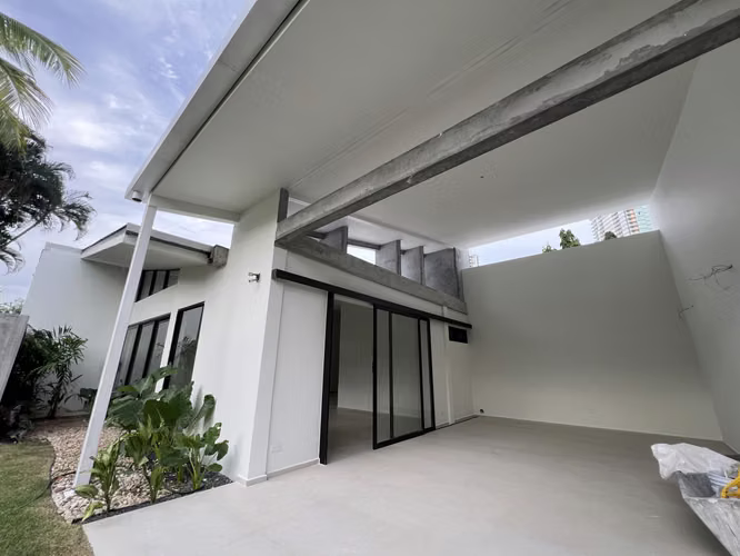 Casa Nueva en zona privilegiada (Loma Alegre entre de Coco Del Mar & Altos del Golf)