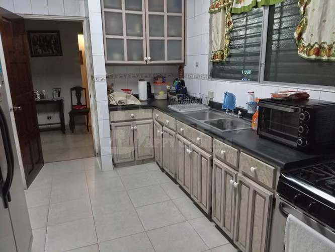 Venta de Casa en Altos de Betania – Lote de Esquina. EL - Imagen 5