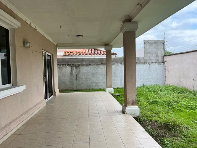 Banco vende  PH ALTOS DEL COUNTRY 3000, Tumba Muerto