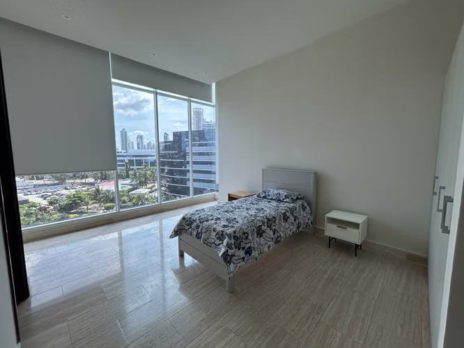 Apartamento con terraza amoblado en alquiler Costa del Este The Regent