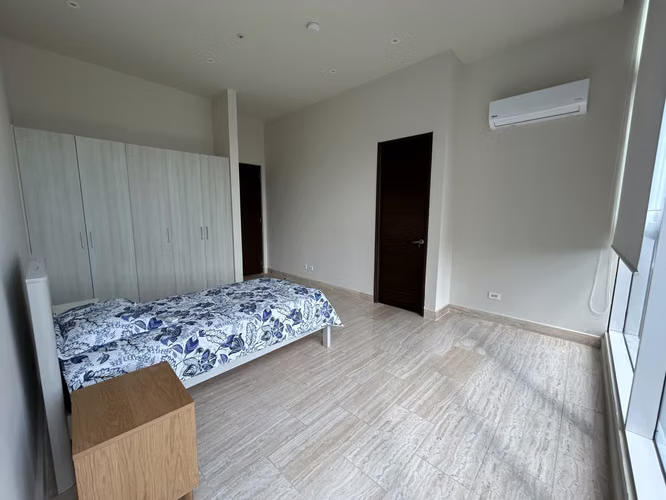 Apartamento con terraza amoblado en alquiler Costa del Este The Regent