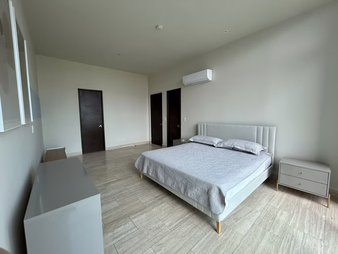Apartamento con terraza amoblado en alquiler Costa del Este The Regent
