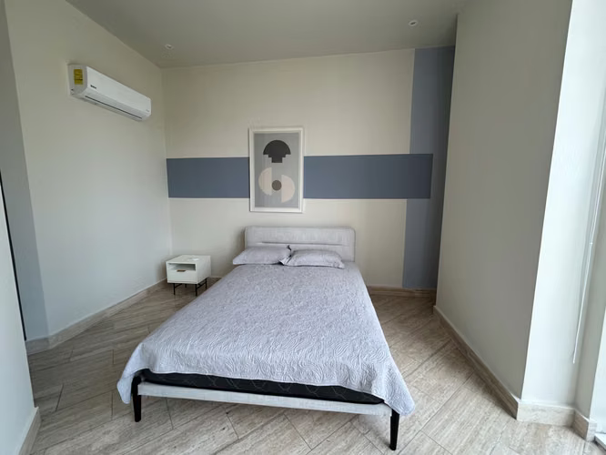 Apartamento con terraza amoblado en alquiler Costa del Este The Regent