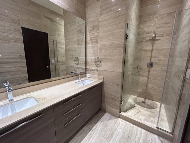 Apartamento con terraza amoblado en alquiler Costa del Este The Regent