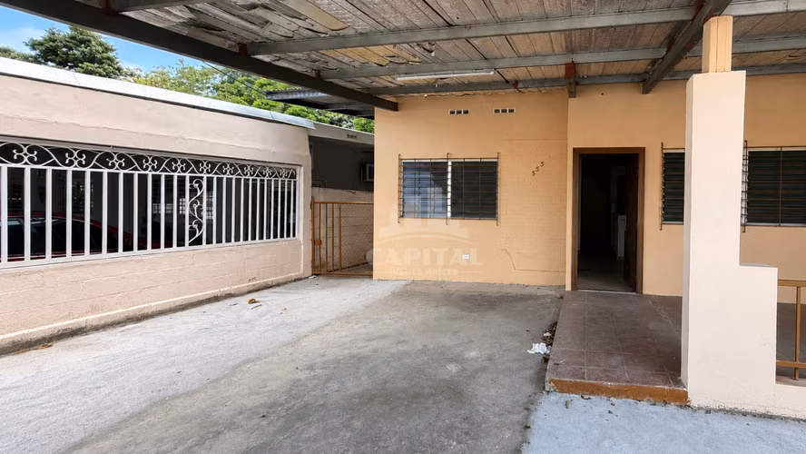 CASA EN VENTA EN CERRO VIENTO CON GRAN PATIO Y GAZEBO