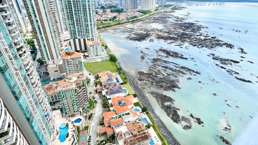 Remodelado Apartamento Tipo Loft Pisos de Marmol espectacular Vista en Punta Pacifica 26EPP1286