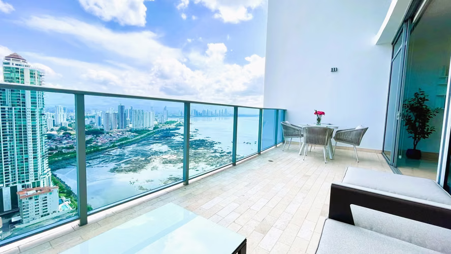 Remodelado Apartamento Tipo Loft Pisos de Marmol espectacular Vista en Punta Pacifica 26EPP1286