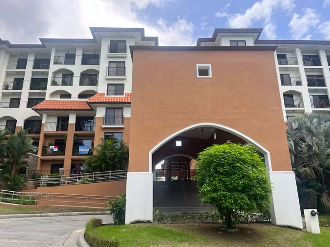 Banco vende PH EMBASSY CLUB, Clayton