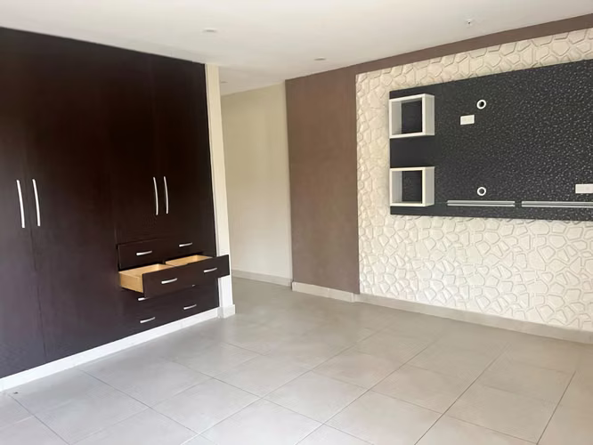 Banco vende PH EMBASSY CLUB, Clayton