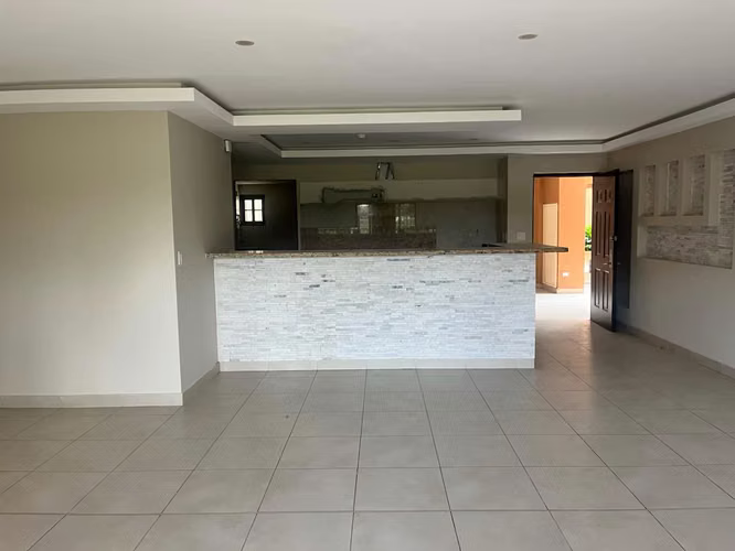 Banco vende PH EMBASSY CLUB, Clayton