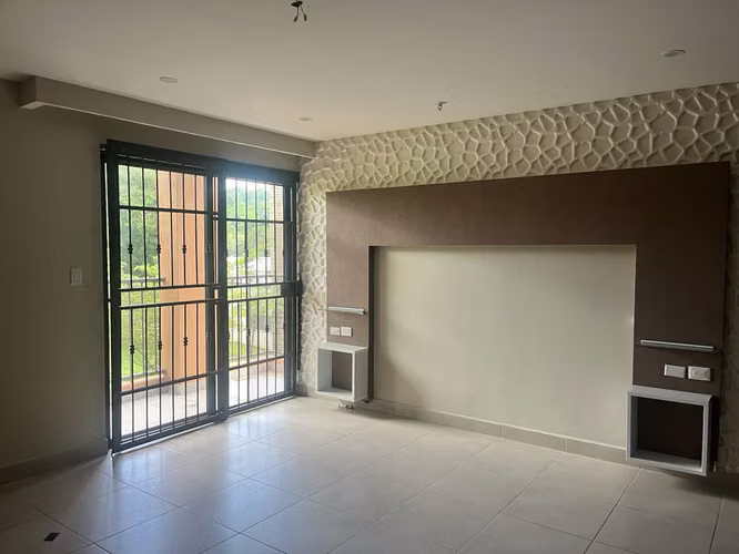 Banco vende PH EMBASSY CLUB, Clayton