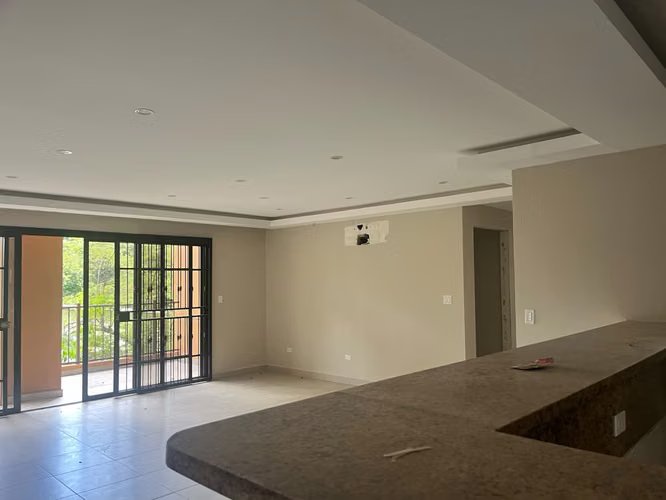 Banco vende PH EMBASSY CLUB, Clayton