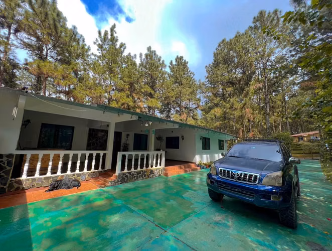 CERRO AZUL: HERMOSA RESIDENCIA DE MONTAÑA UBICADA EN LA EXCLUSIVA COMUNIDAD DE ALTOS DEL TORREÓN