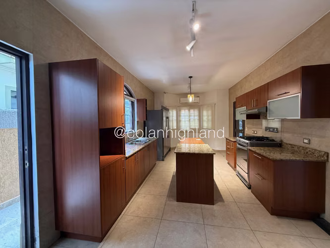 Alquiler Casa en PH El Doral, Costa Sur