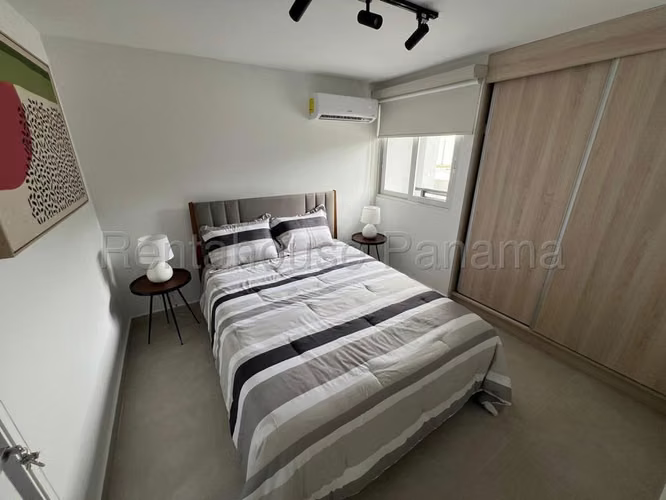 Apartamento en Alquiler en Parque Lefevre JG