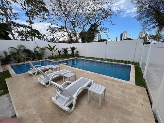 Apartamento en Alquiler en Parque Lefevre JG