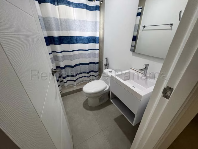 Apartamento en Alquiler en Parque Lefevre JG