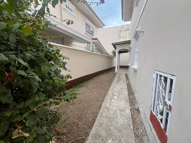 Royal Country, Casa en Alquiler en Altos de Panamá (DD540)