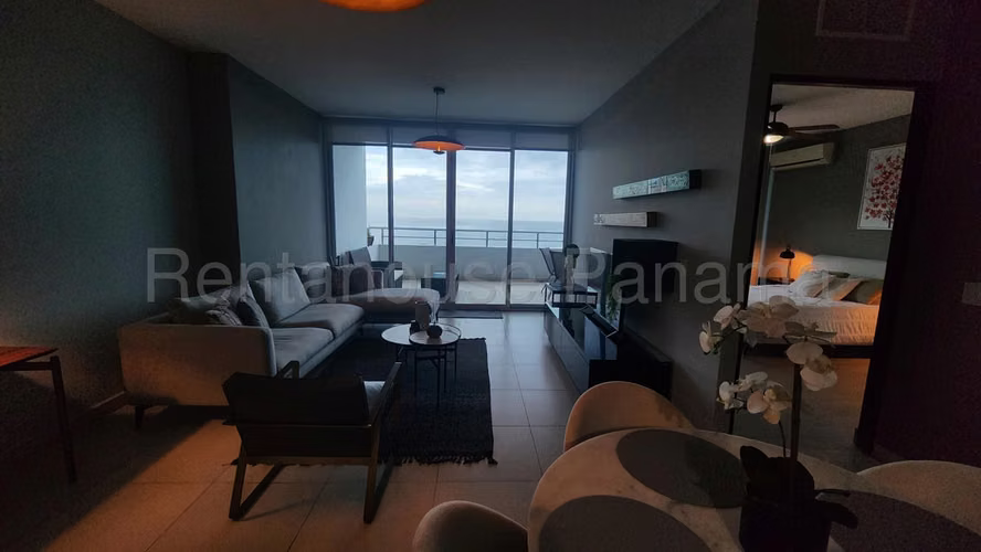 Apartamento en Alquiler en Avenida Balboa JG
