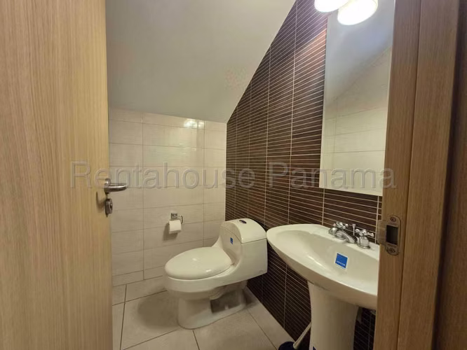 Casa en Alquiler en Brisas del Golf. PH AVENTURA. 27LDC183