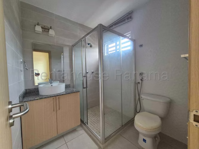 Casa en Alquiler en Brisas del Golf. PH AVENTURA. 27LDC183