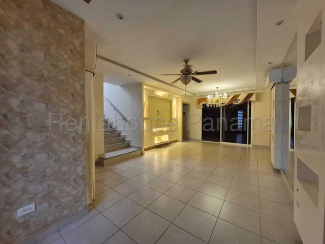 Casa en Alquiler en Brisas del Golf. PH AVENTURA. 27LDC183