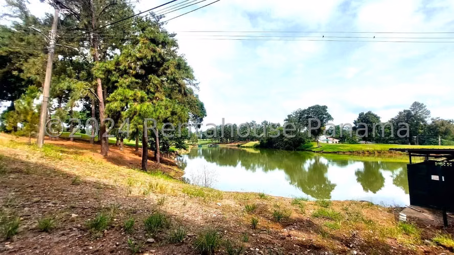 Se Vende Terreno en Brisas Del Golf MDV26-4491