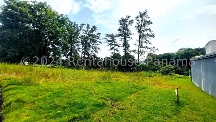 Se Vende Terreno en Brisas Del Golf MDV26-4491