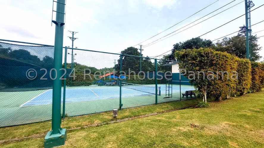 Se Vende Terreno en Brisas Del Golf MDV26-4491